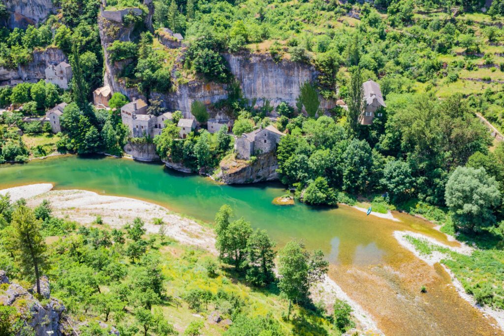 Castelbouc Dorf im Tal des Flusses Tarn, französischer Canyon