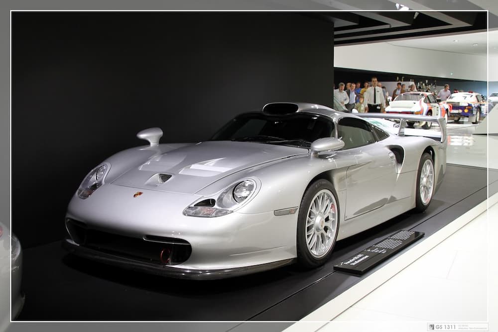 Porsche 911 gt1 strabenversion
