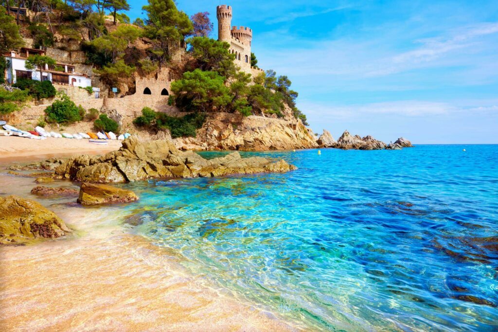 Der Strand von Lloret de Mar in Spanien