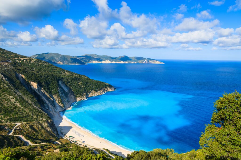 Blick auf die schöne Myrtos Bucht und den Strand auf Kefalonia.