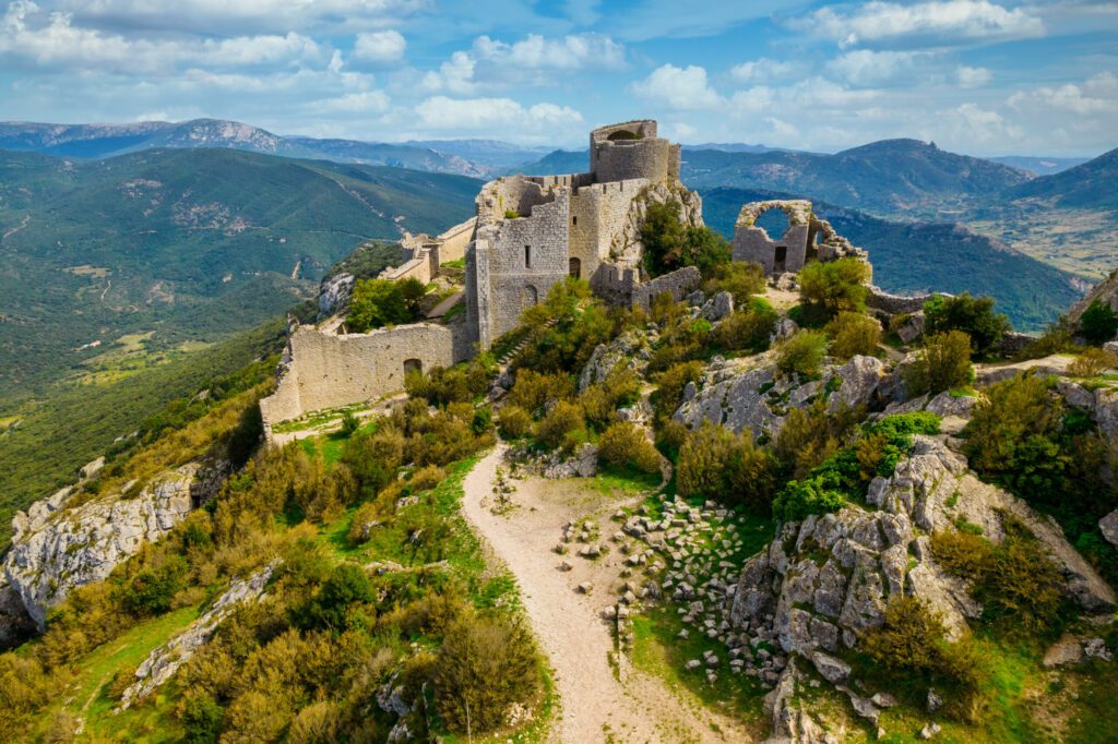 Peyrepertuse French medieval castle ruins (Französische mittelalterliche Burgruine)