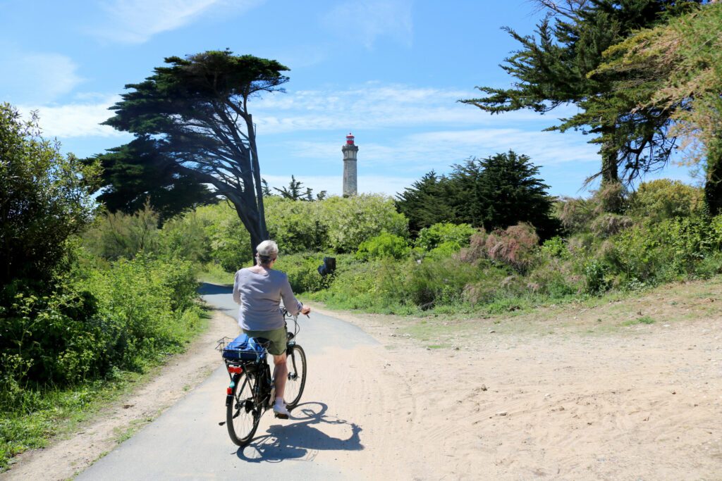 Radfahren auf der Île de Ré und dem Leuchtturm der Wale, Charente-Maritime, Frankreich