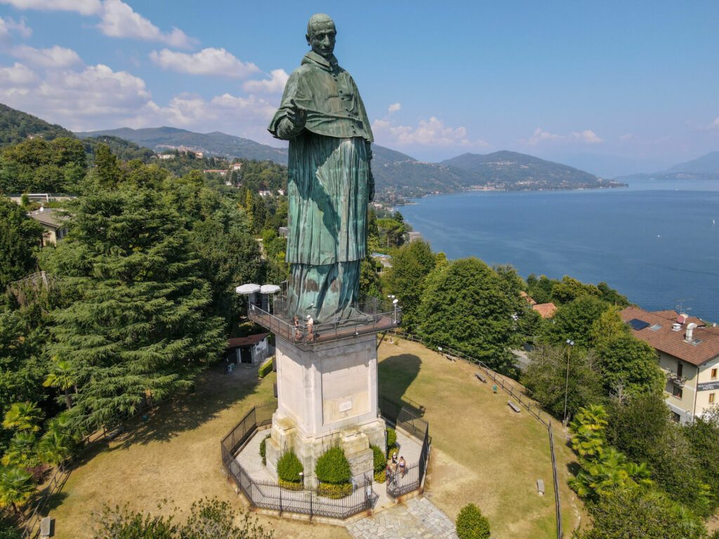 Der Koloss von San Carlo Borromeo bei Arona am Maggiore-See in Italien
